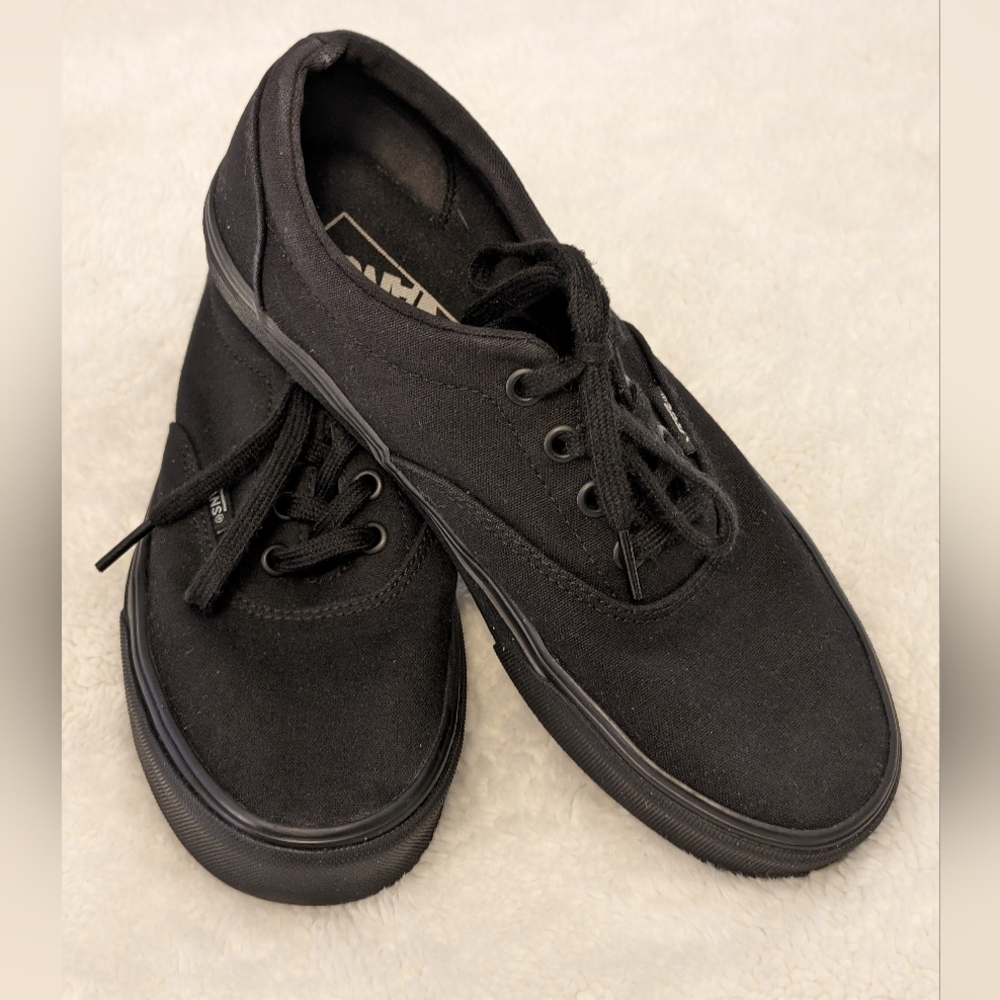 Like New: Vans Canvas Black on Back Women 8